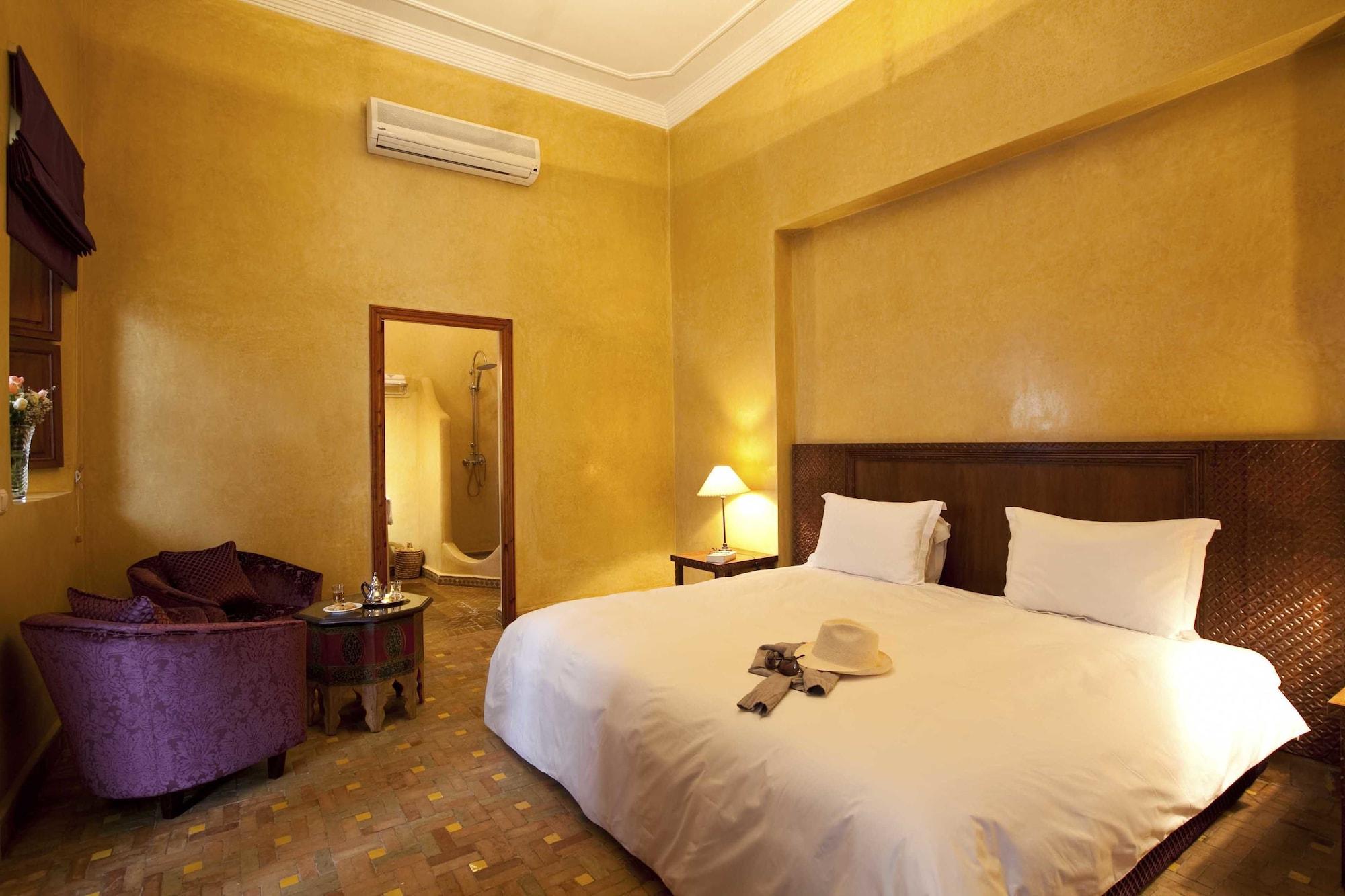 Riad Les Bougainvilliers Marrakesh Bagian luar foto