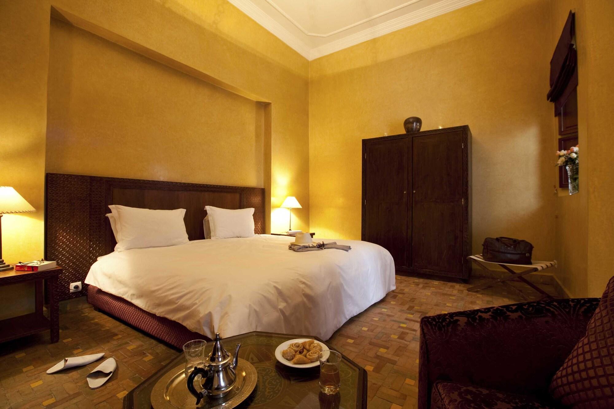 Riad Les Bougainvilliers Marrakesh Bagian luar foto
