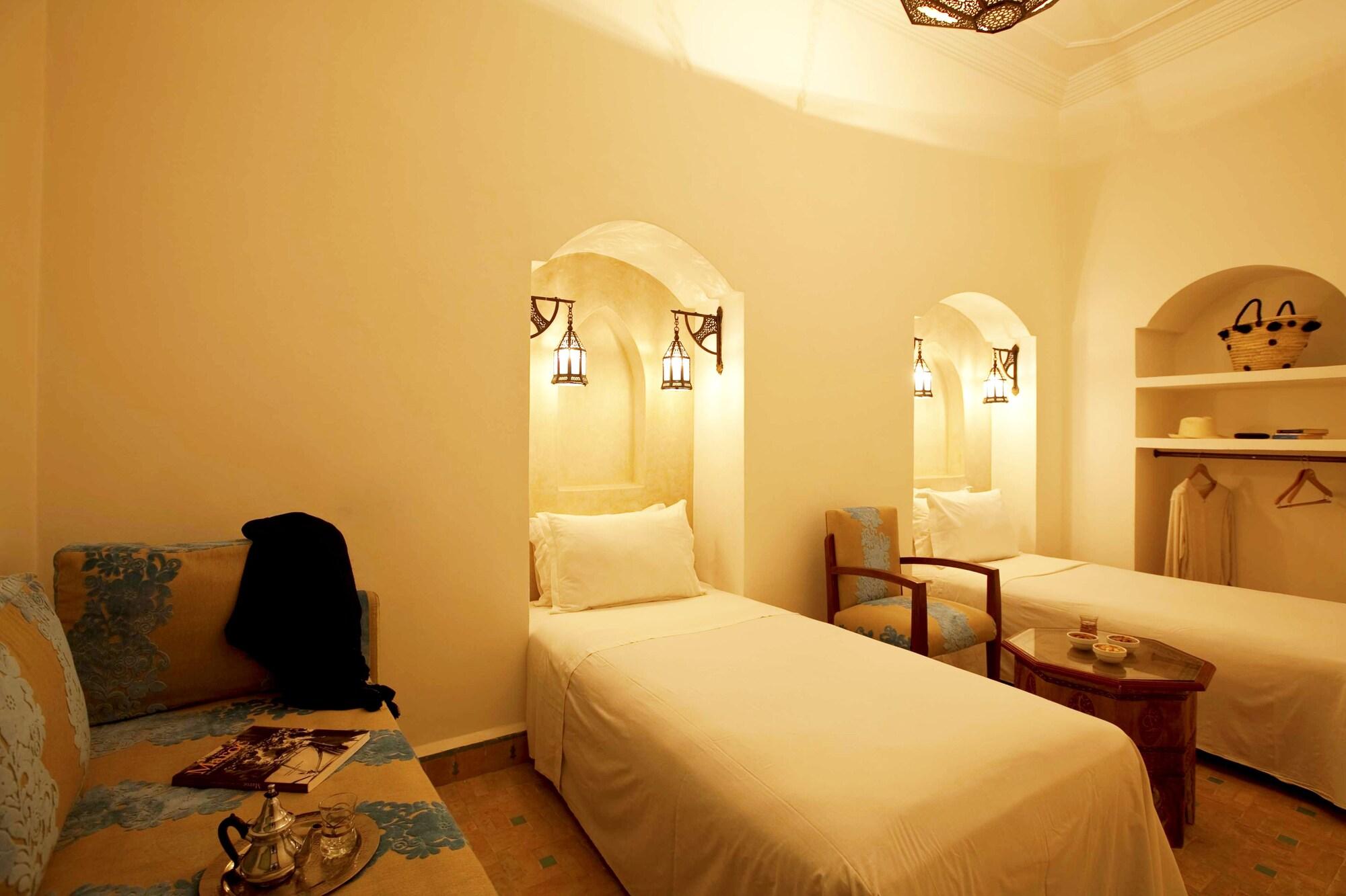 Riad Les Bougainvilliers Marrakesh Bagian luar foto