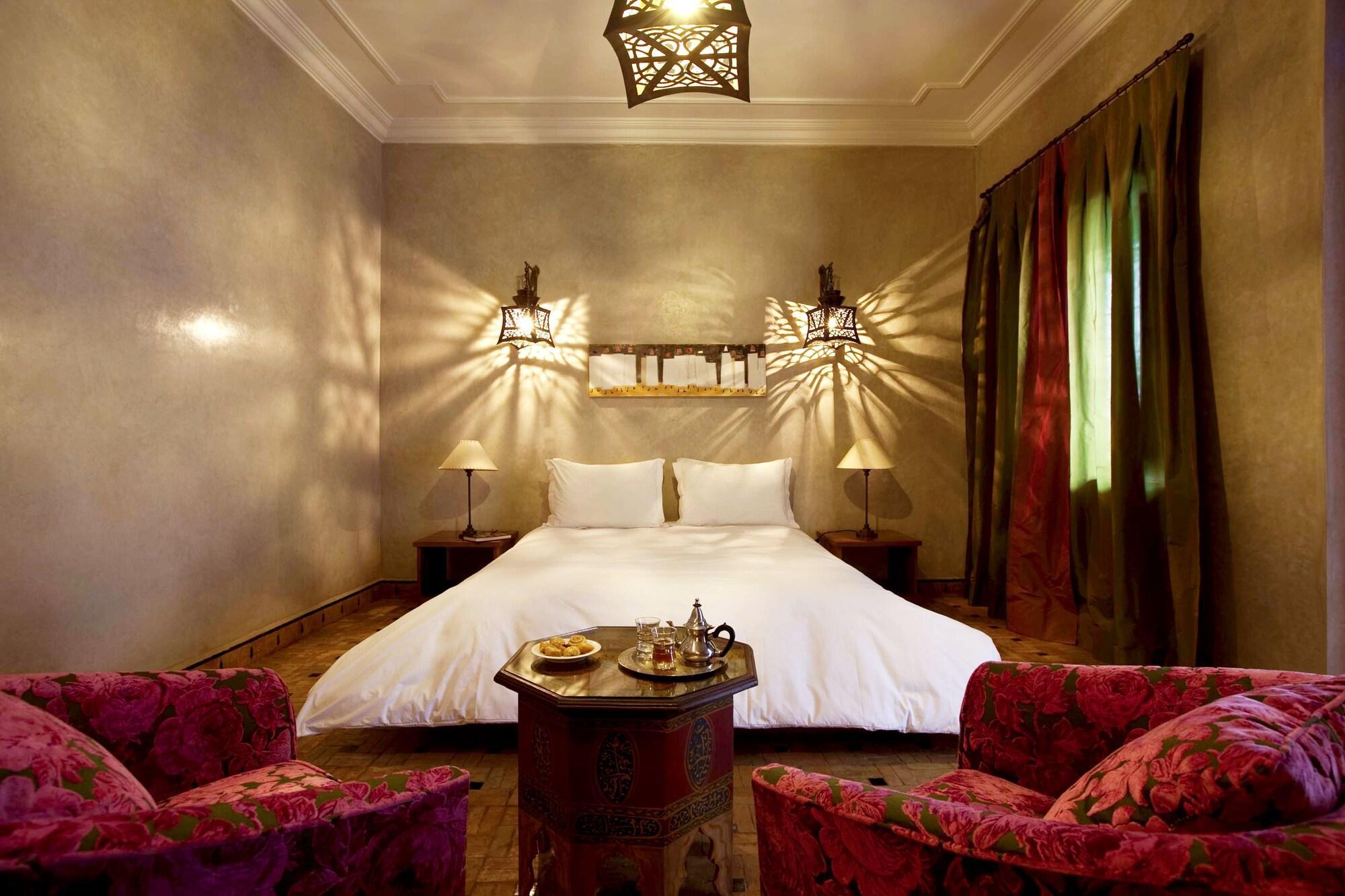 Riad Les Bougainvilliers Marrakesh Bagian luar foto