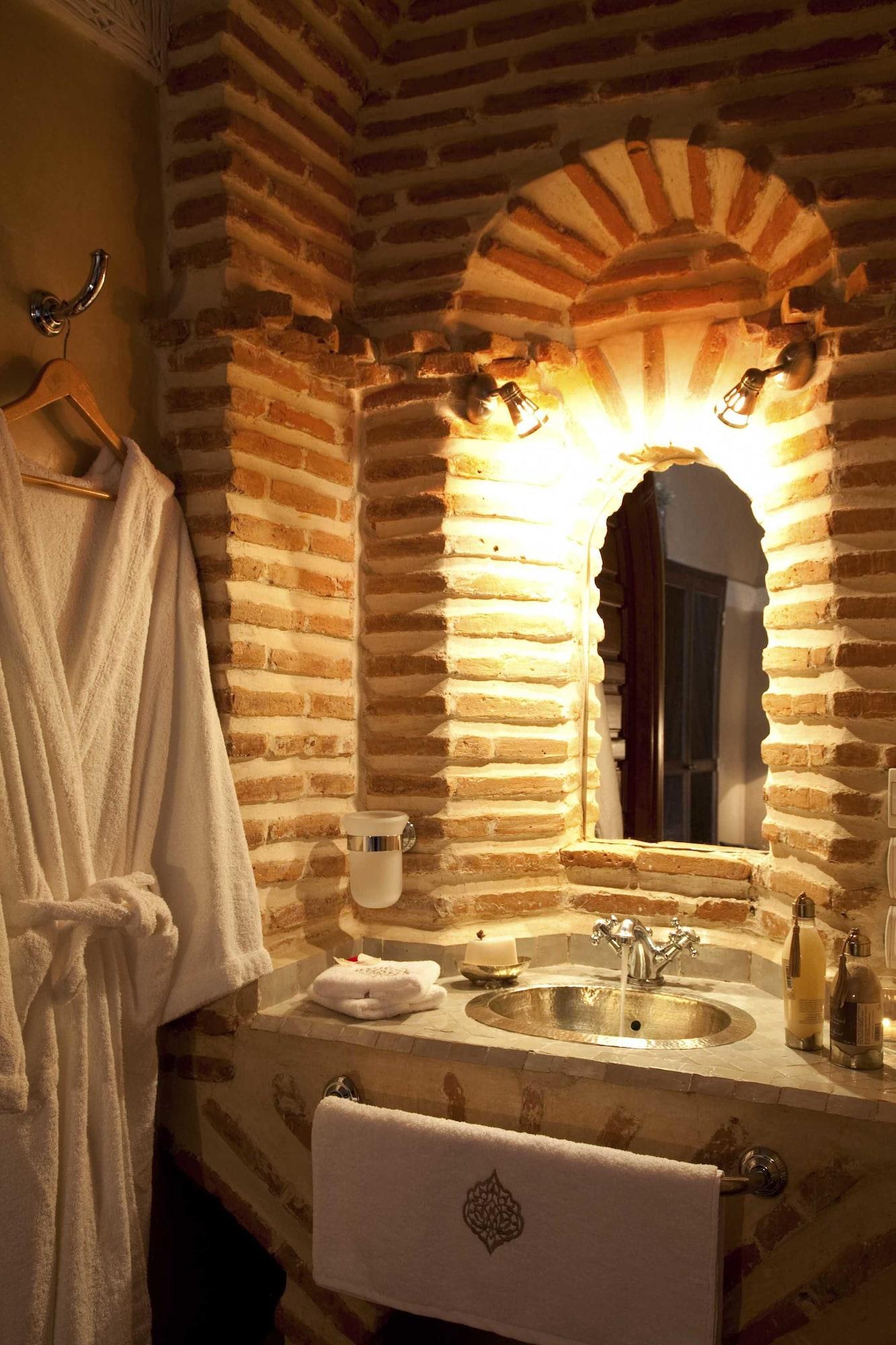 Riad Les Bougainvilliers Marrakesh Bagian luar foto
