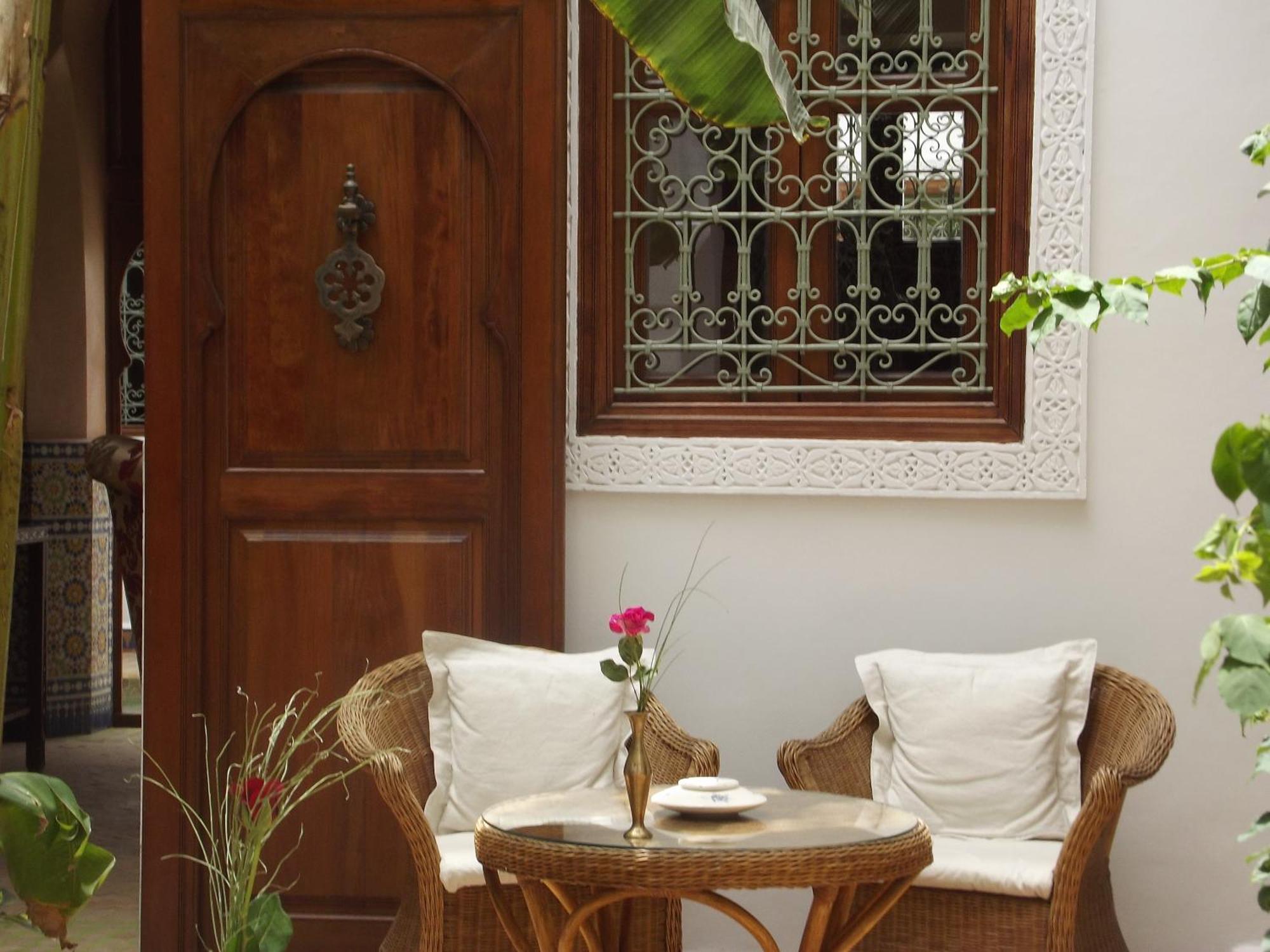 Riad Les Bougainvilliers Marrakesh Bagian luar foto