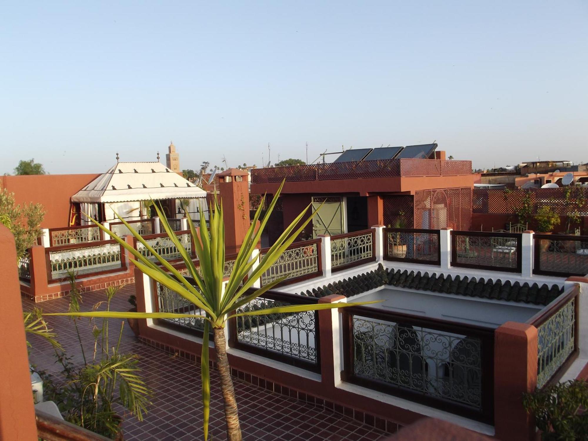 Riad Les Bougainvilliers Marrakesh Bagian luar foto