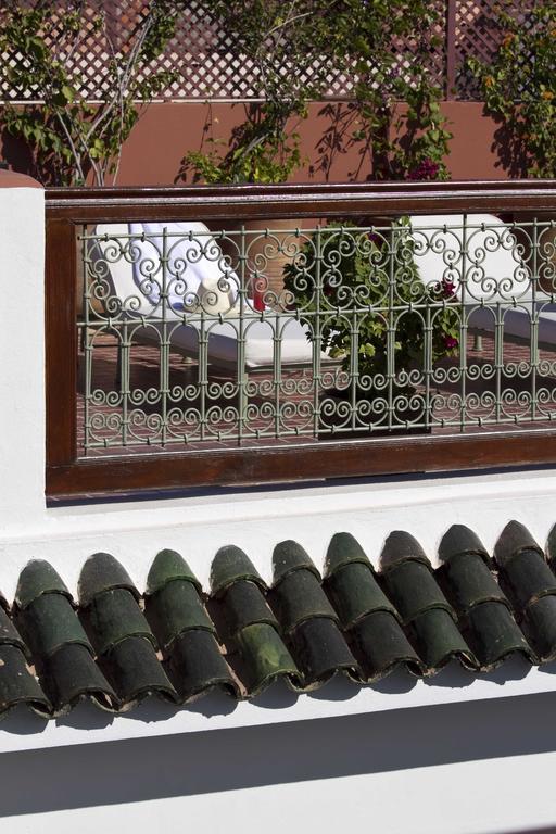 Riad Les Bougainvilliers Marrakesh Bagian luar foto