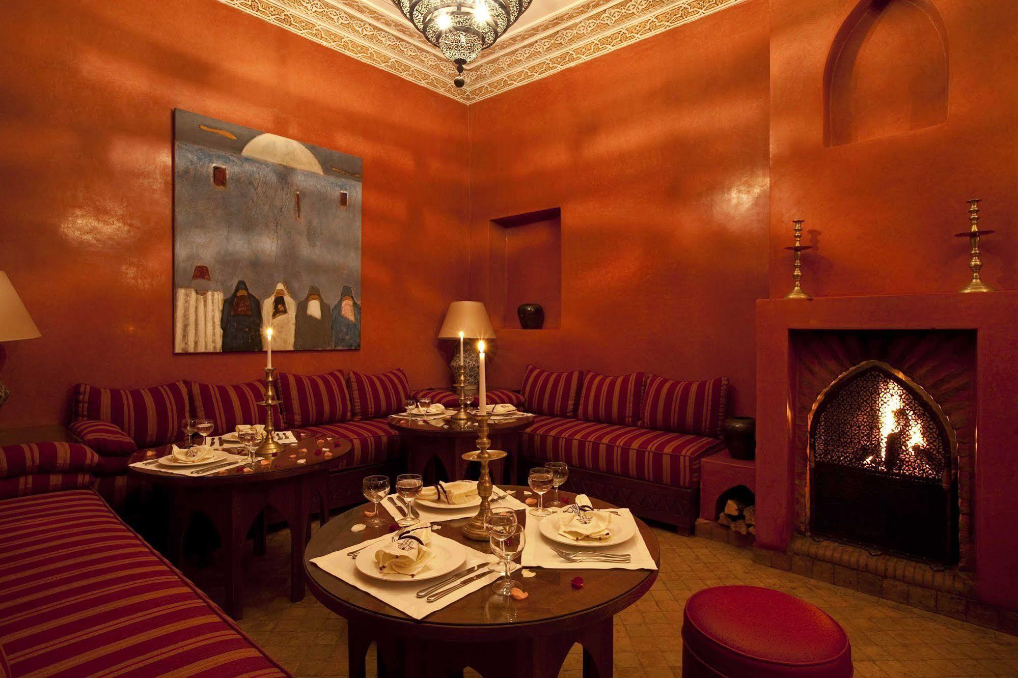 Riad Les Bougainvilliers Marrakesh Bagian luar foto