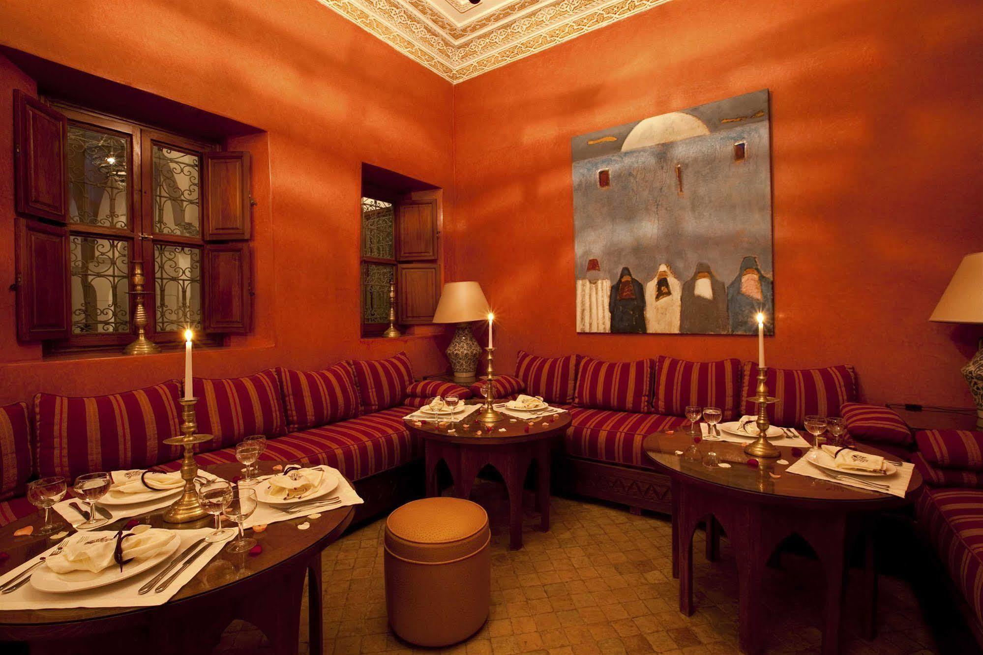 Riad Les Bougainvilliers Marrakesh Bagian luar foto