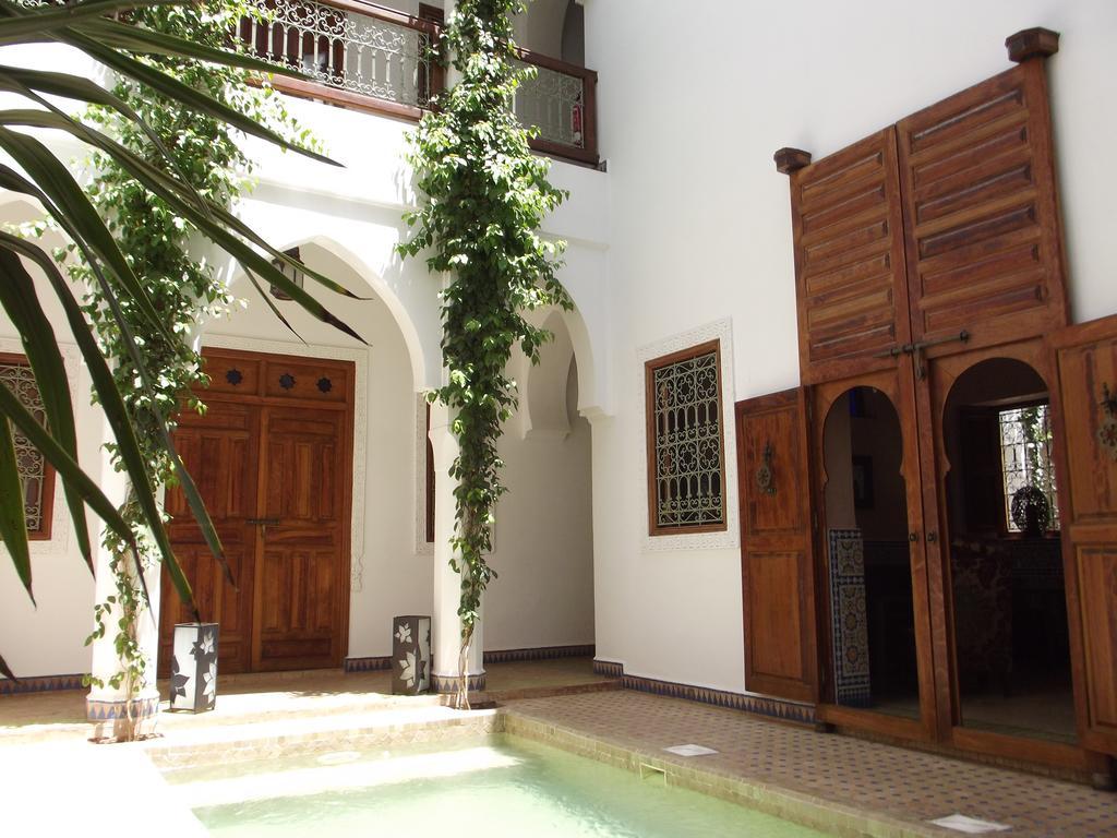Riad Les Bougainvilliers Marrakesh Bagian luar foto