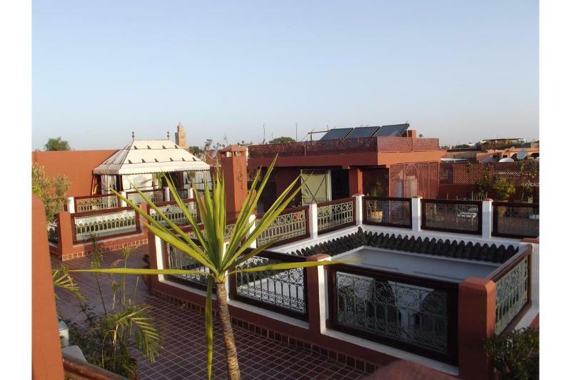 Riad Les Bougainvilliers Marrakesh Bagian luar foto