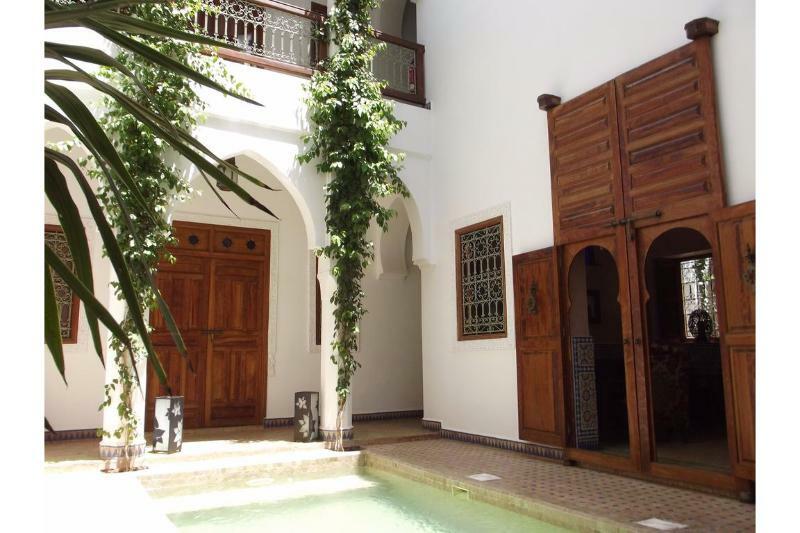 Riad Les Bougainvilliers Marrakesh Bagian luar foto
